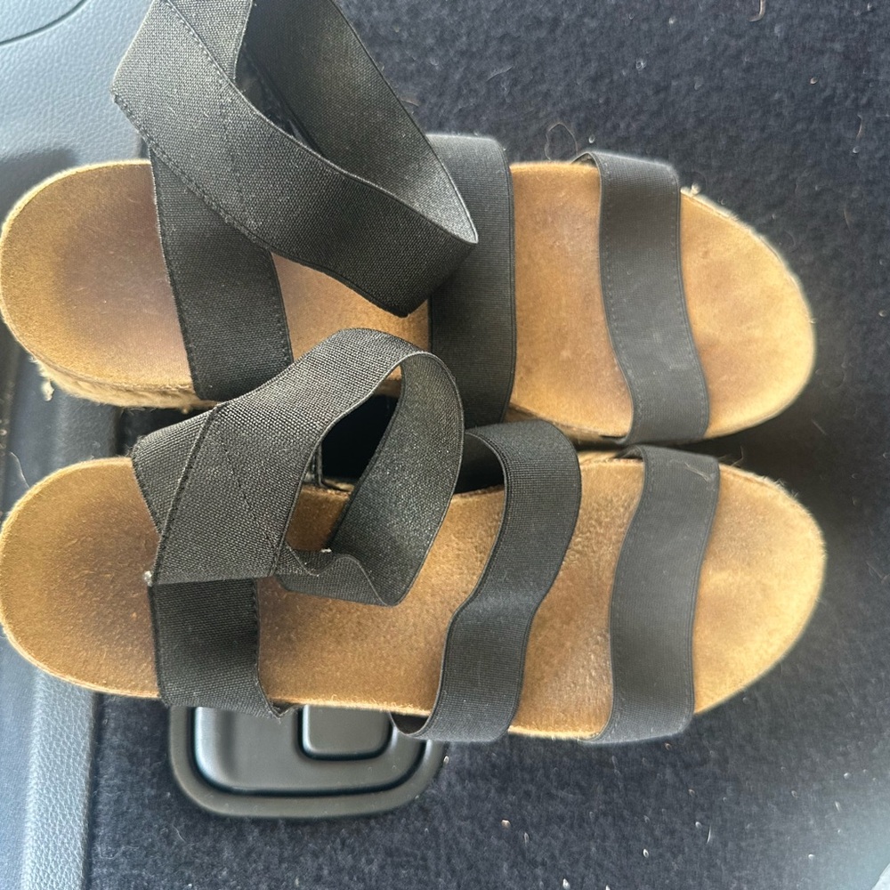 Steve Madden Black and Brown Sandals with Contoured Footbed